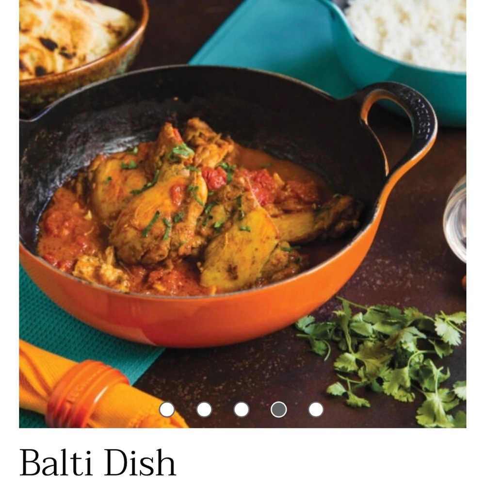 Le Creuset cast iron Balti dish in red - Picture 3 of 11
